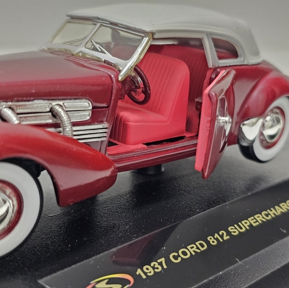 Signature Models 1937 Cord 812 Supercharged Coupe Diecast Car Model - Picture 5 of 15